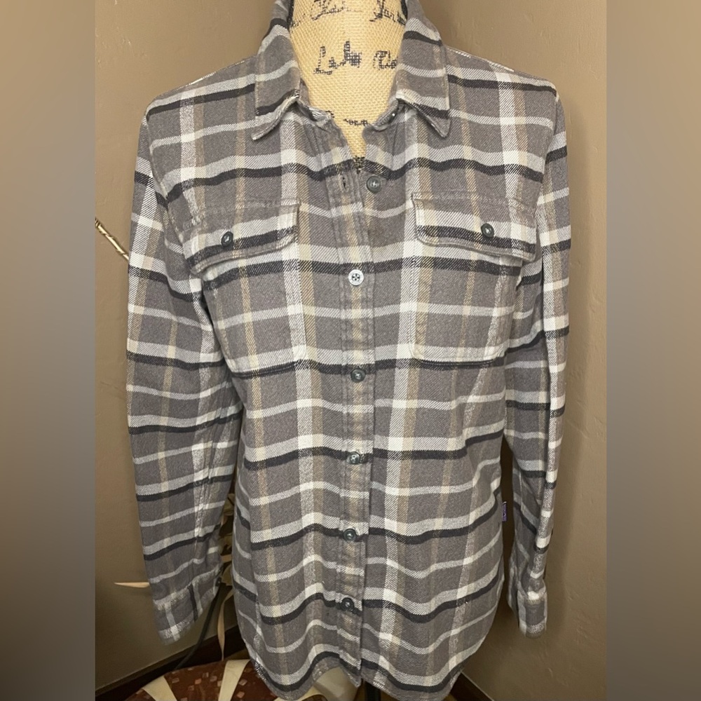Patagonia Brown Gray Plaid Button Down flannel Sz M PTP 19.5 100% Organic Cotton